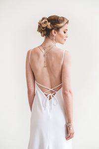 A cheap corset wedding dress with side slit and V-neck.